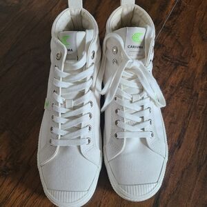 Cariuma sneakers brand new size 10 white high tops